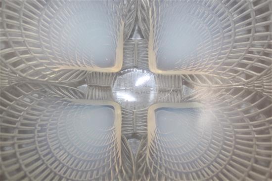 A René Lalique coquilles opalescent glass bowl, 16cm